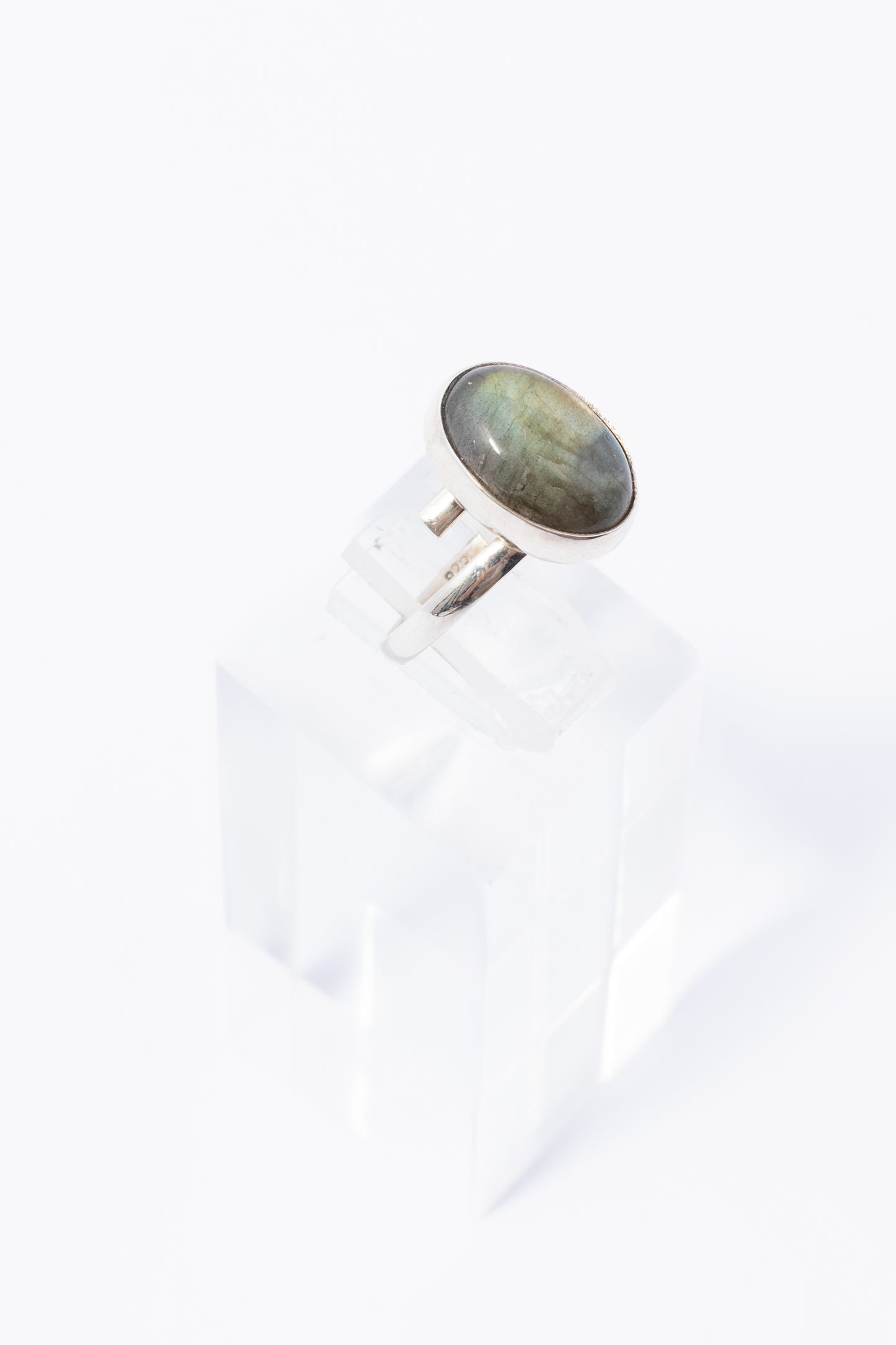 Anillo de Plata con Labradorita