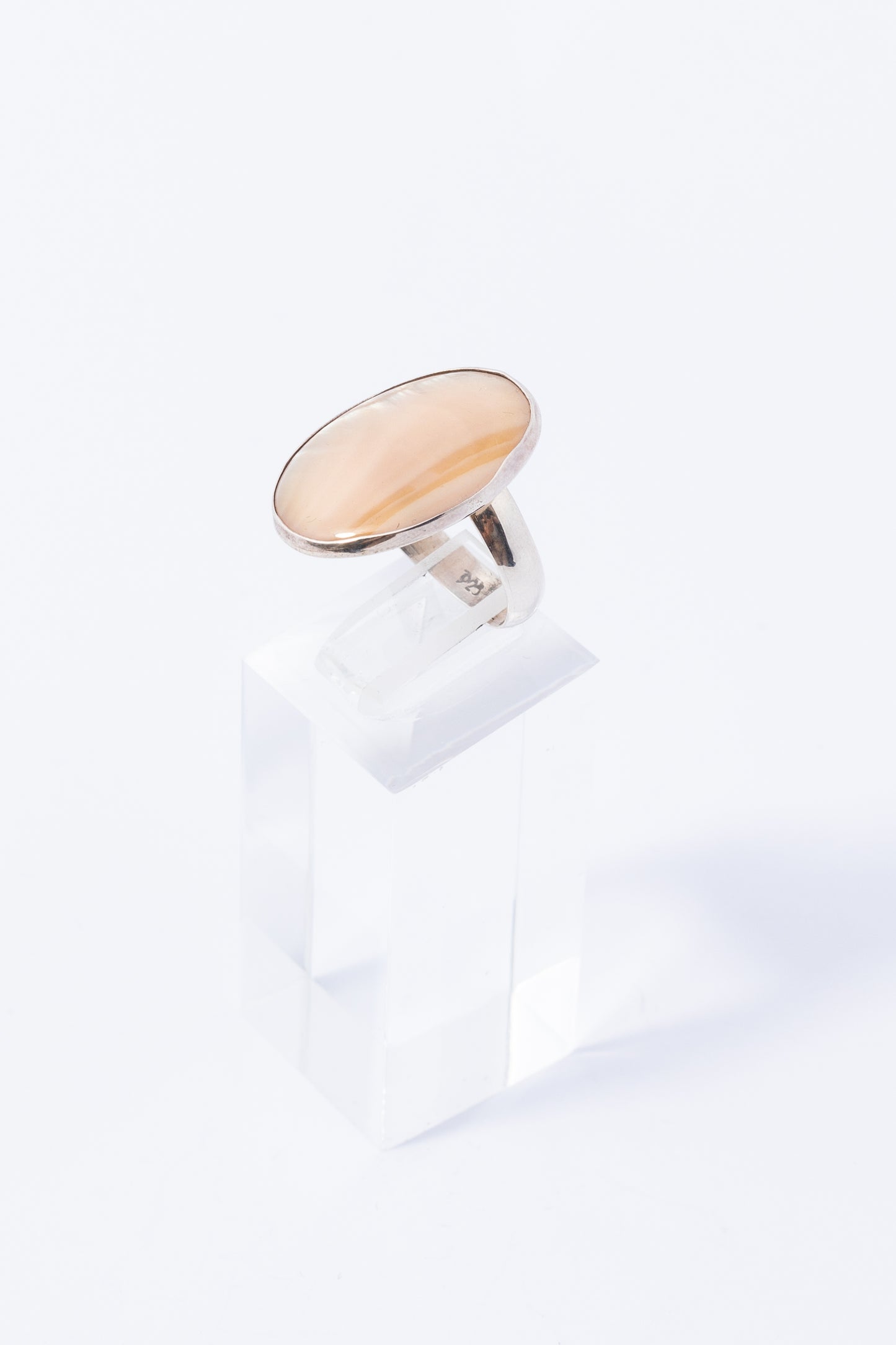 Anillo de Plata con Madre Perla