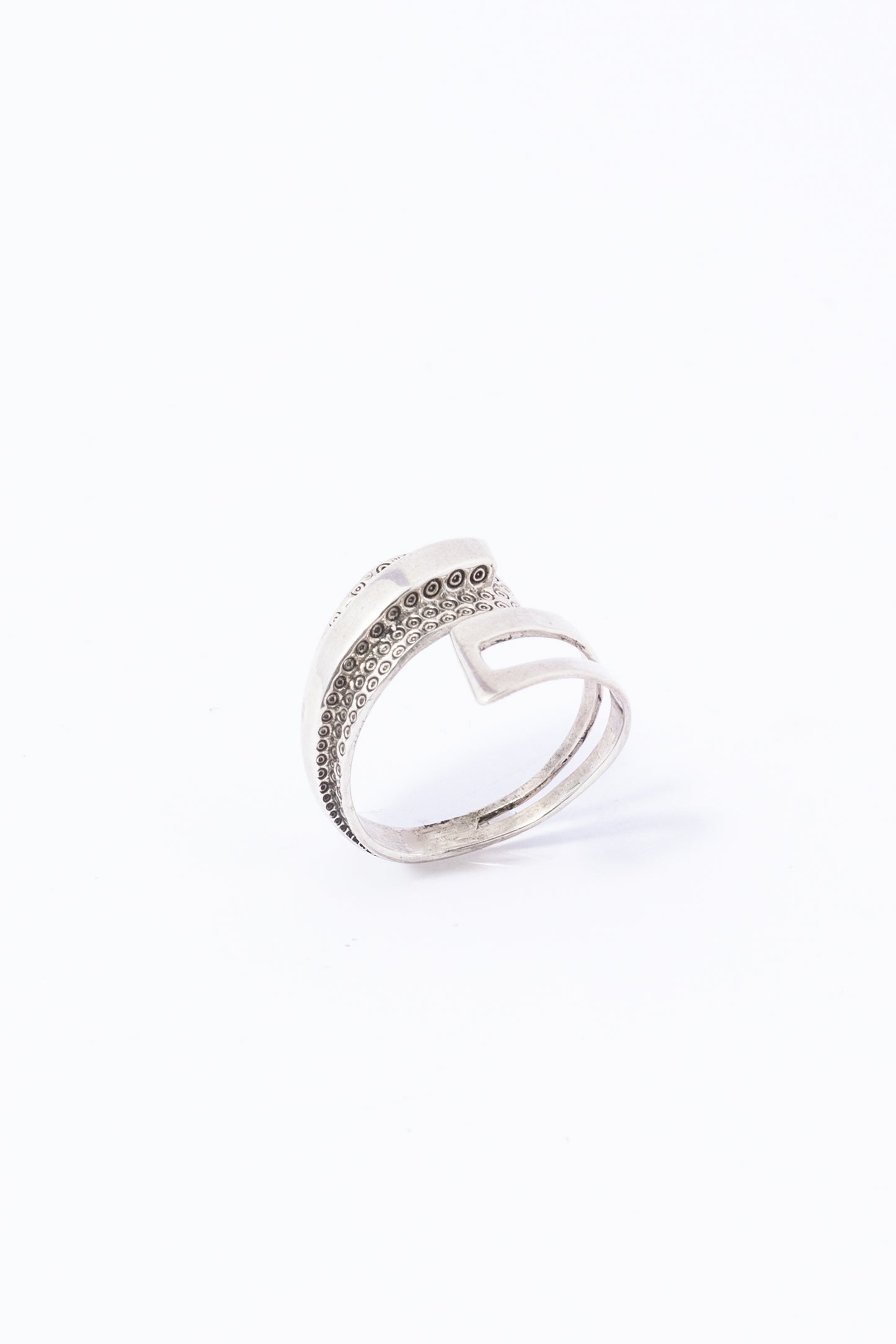 Anillo de Plata Empedrado
