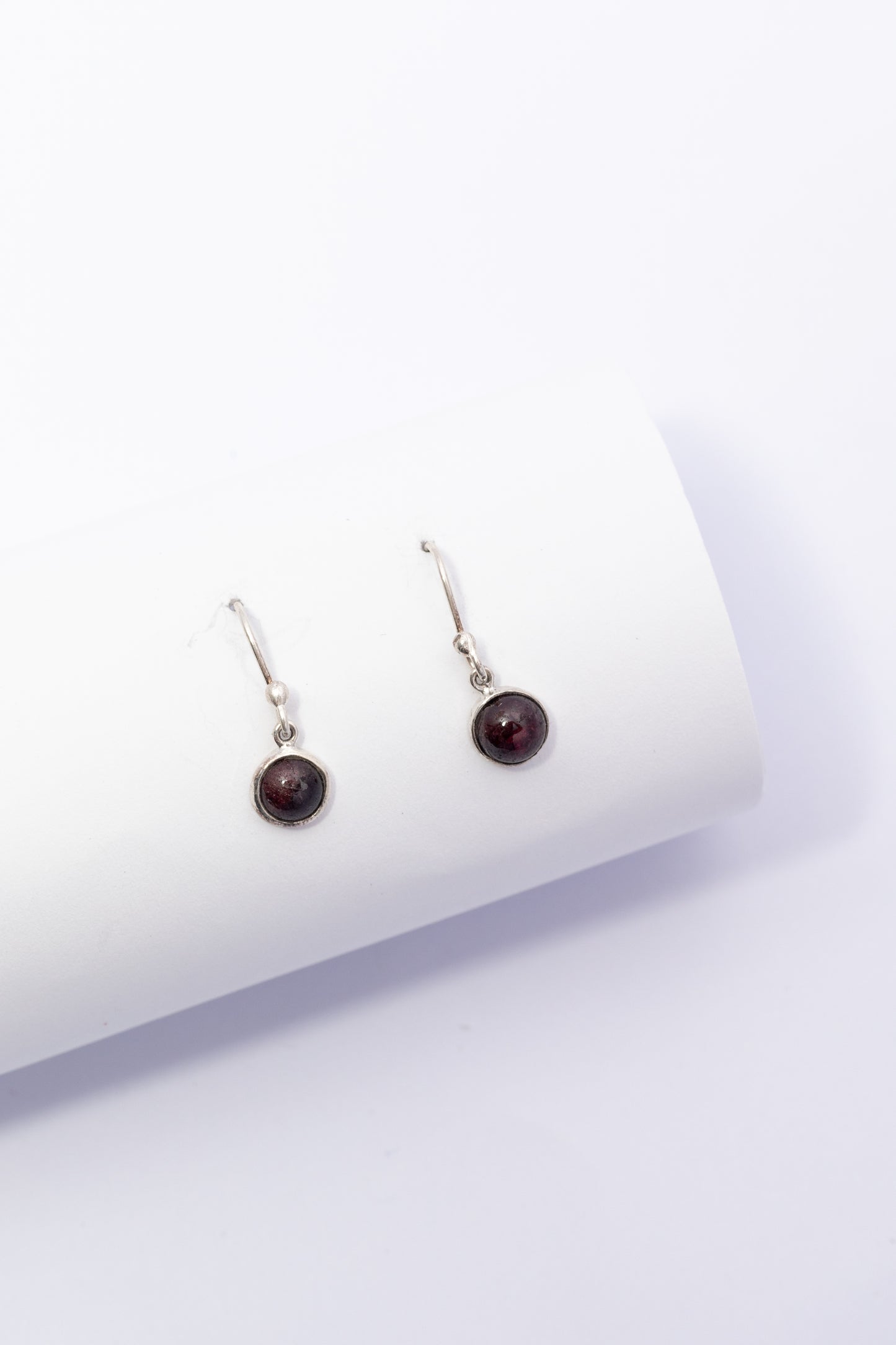 Arete de Plata con Granate