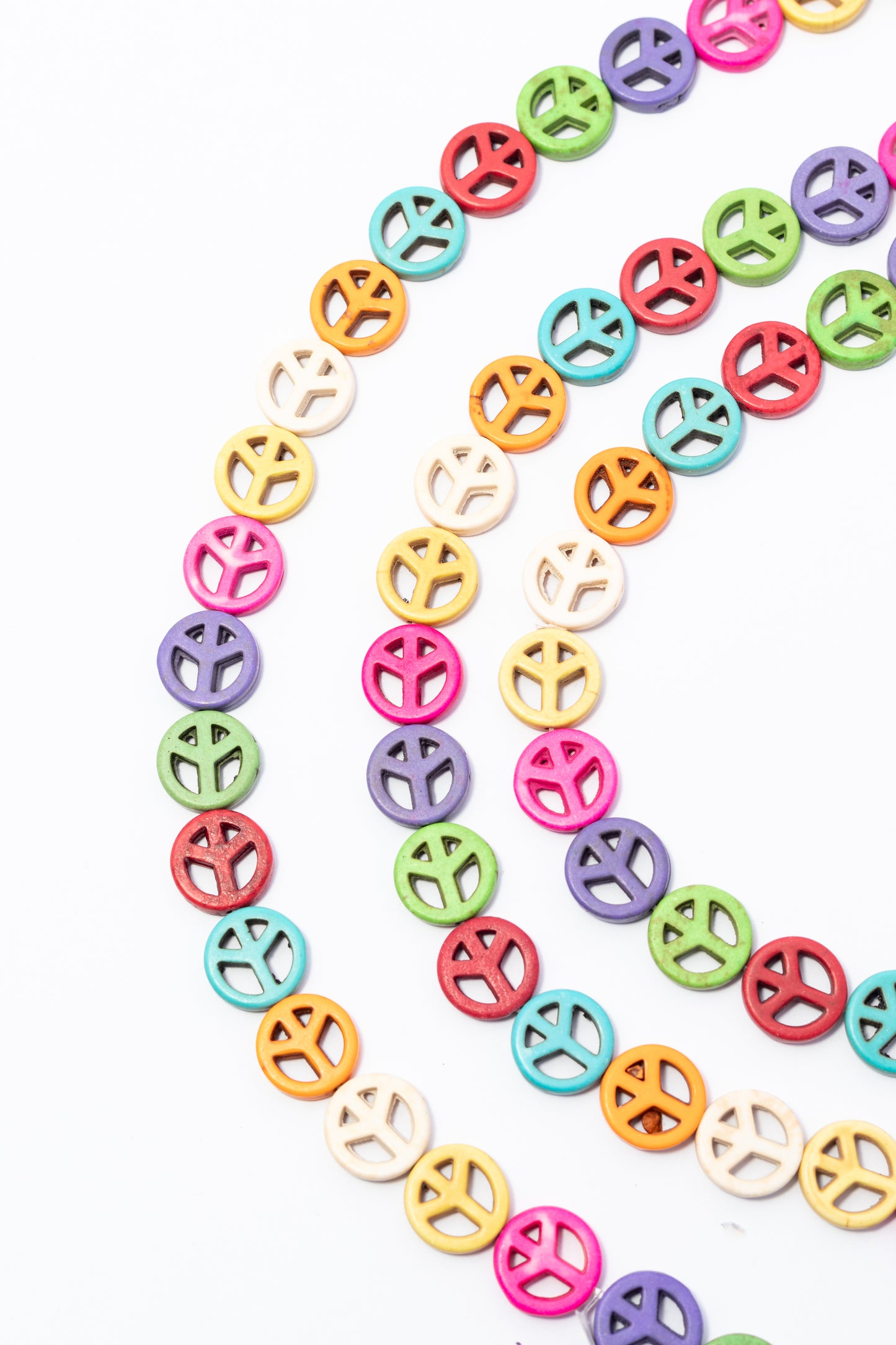 Hilo de Howlita Circular Peace & Love