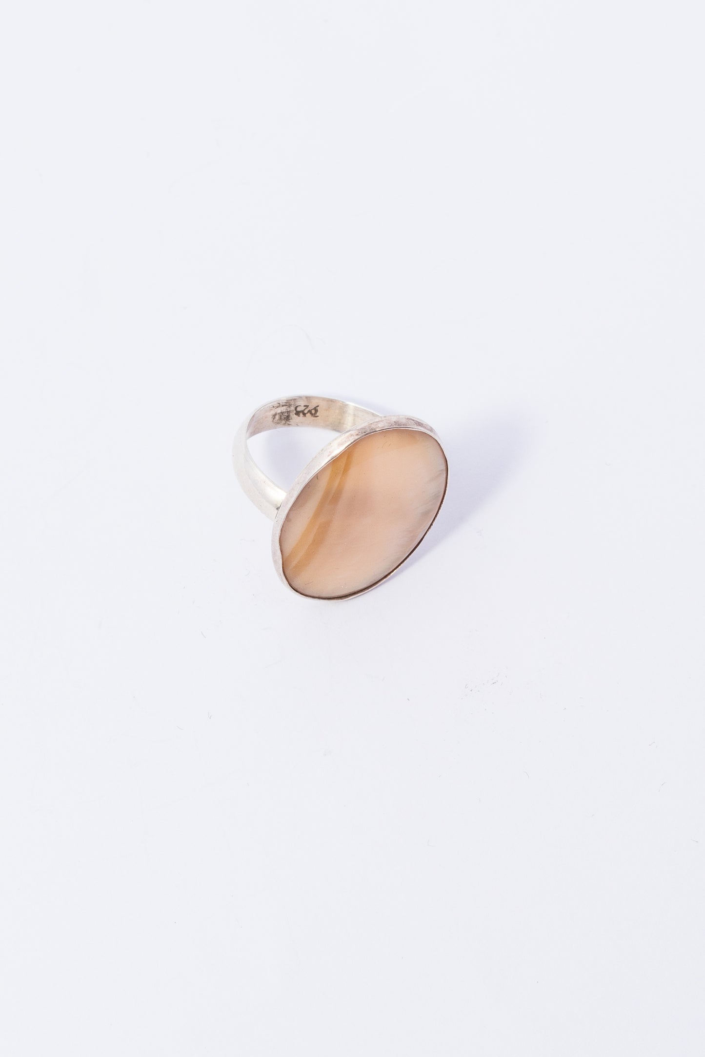 Anillo de Plata con Madre Perla