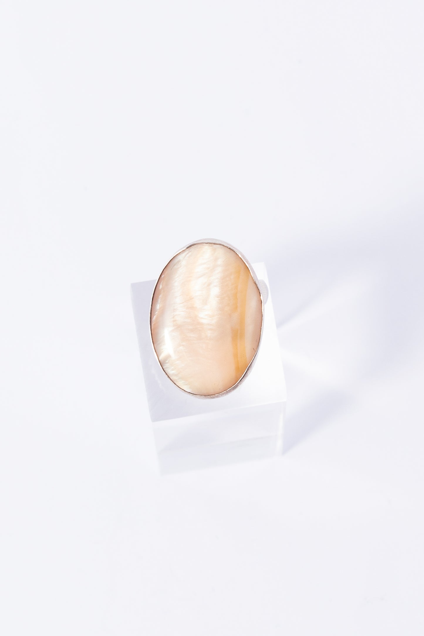 Anillo de Plata con Madre Perla