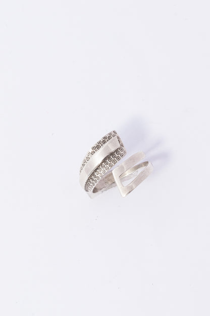Anillo de Plata Empedrado