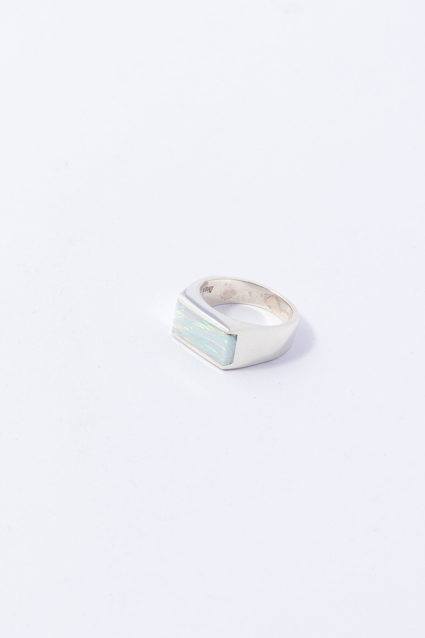 Anillo de Plata con Ópalo