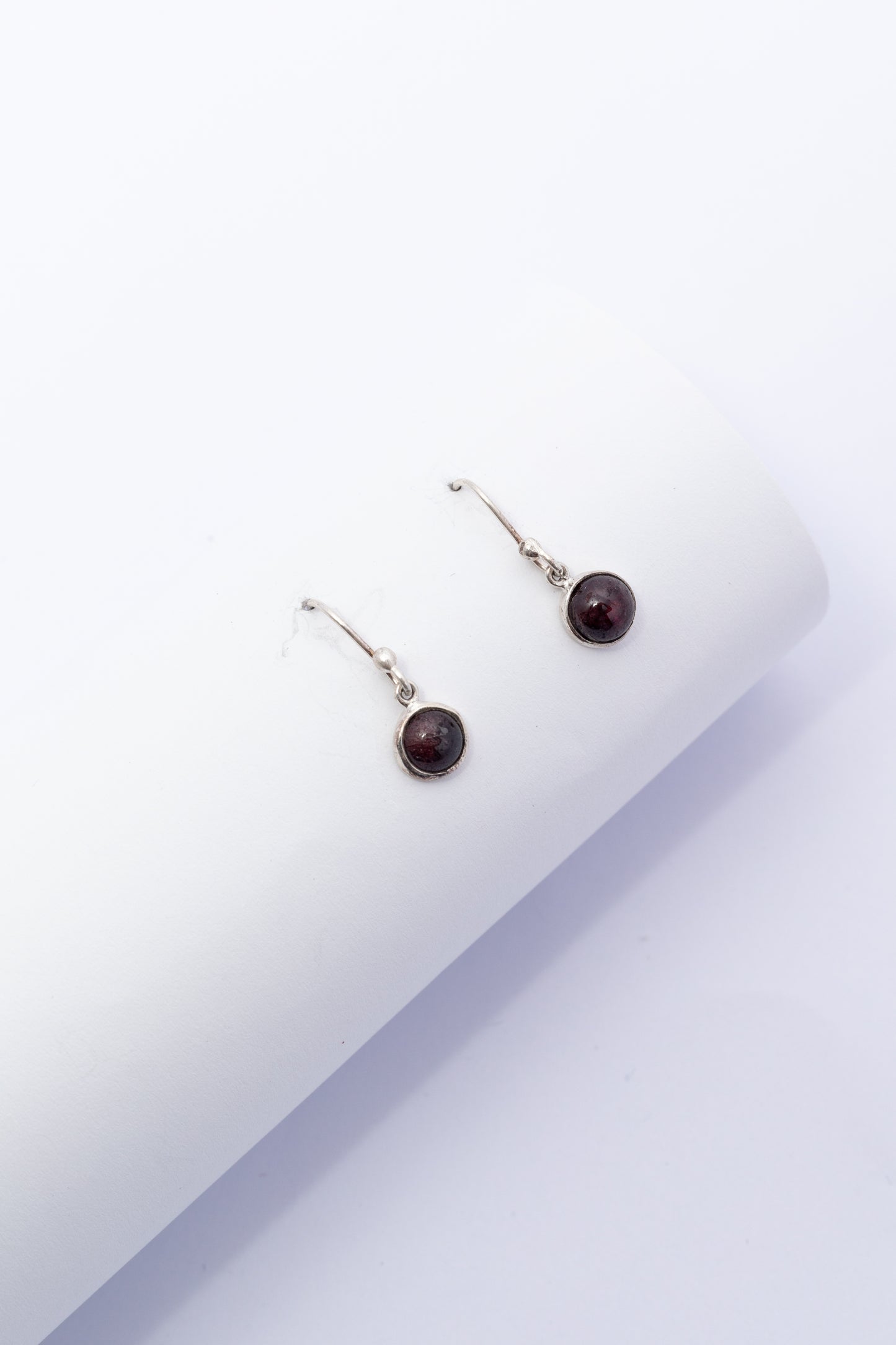 Arete de Plata con Granate