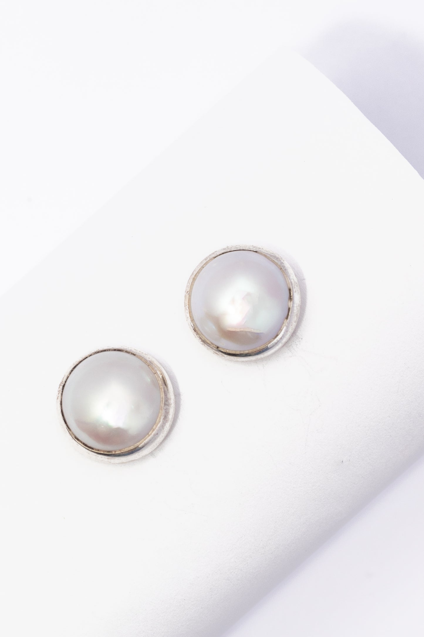 Broquel de Plata con Perla
