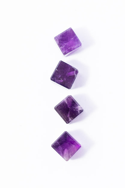 Cabujón de Amatista Cubo