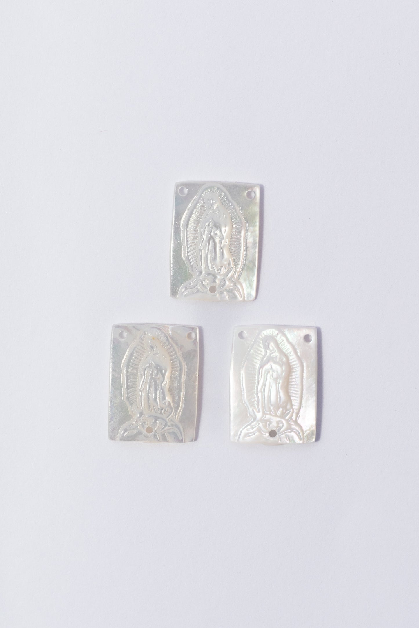 Cabujón de Madre Perla Virgen de Guadalupe
