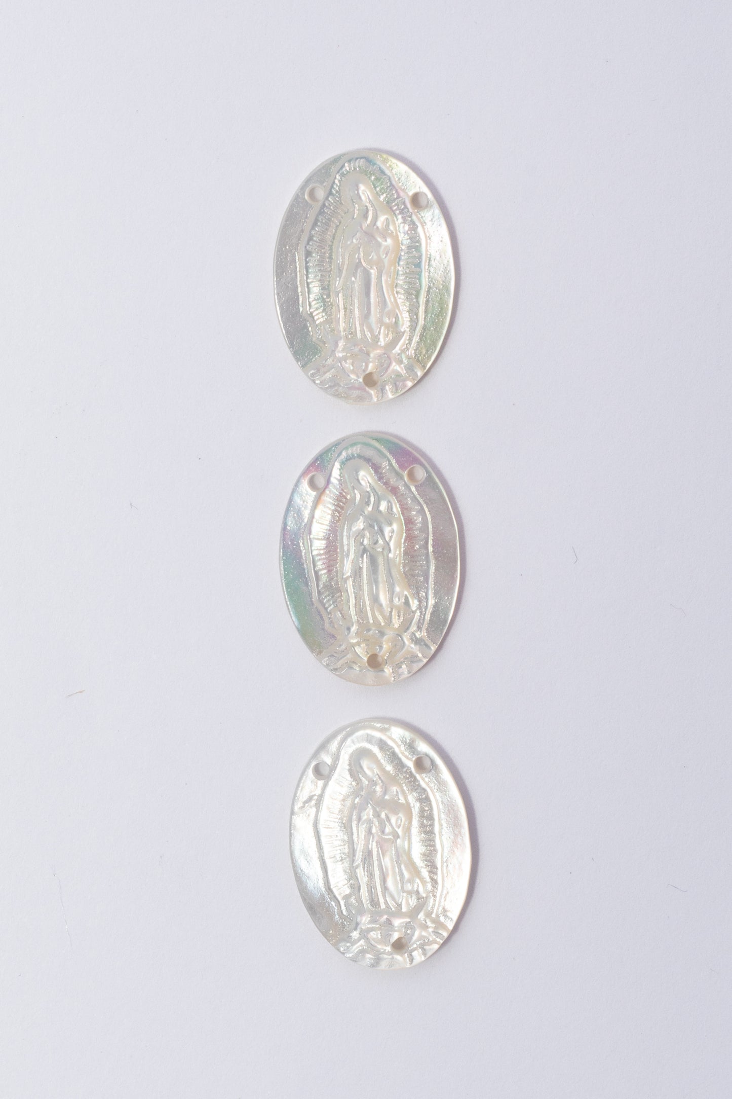 Cabujón de Madre Perla Virgen de Guadalupe
