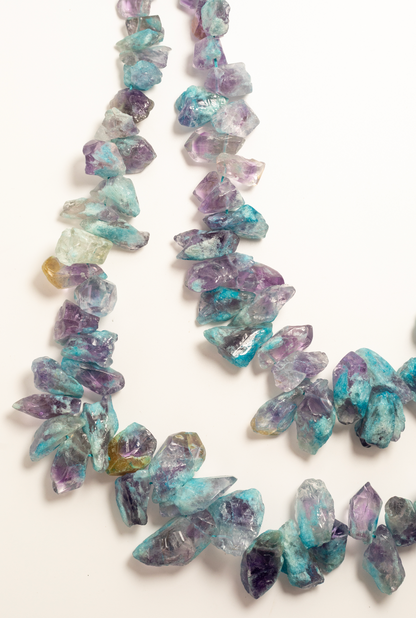 Hilo de Amatista con Apatite en Bruto