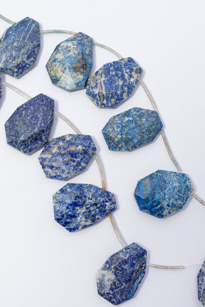 Hilo de Lapislazuli Octágono Facetado