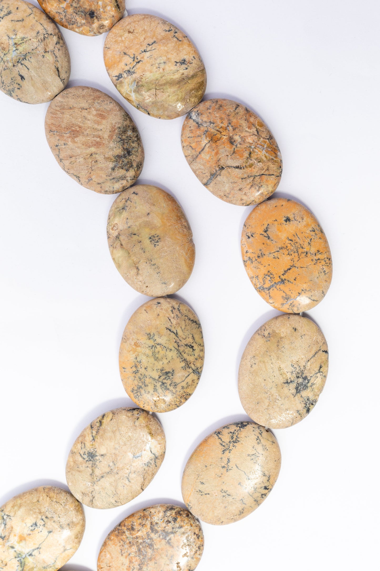 Hilo de Opalita Oval