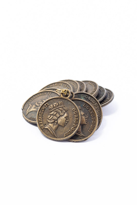Hilo de Pewter Dorado Medalla