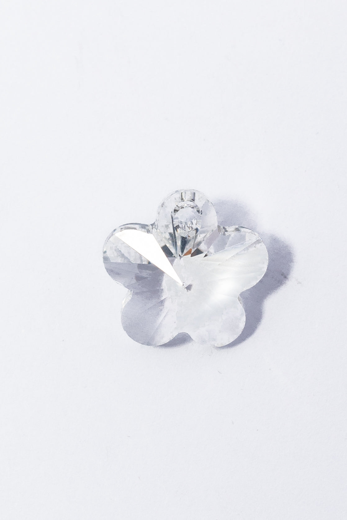 Dije de Swarovski Flor Facetada